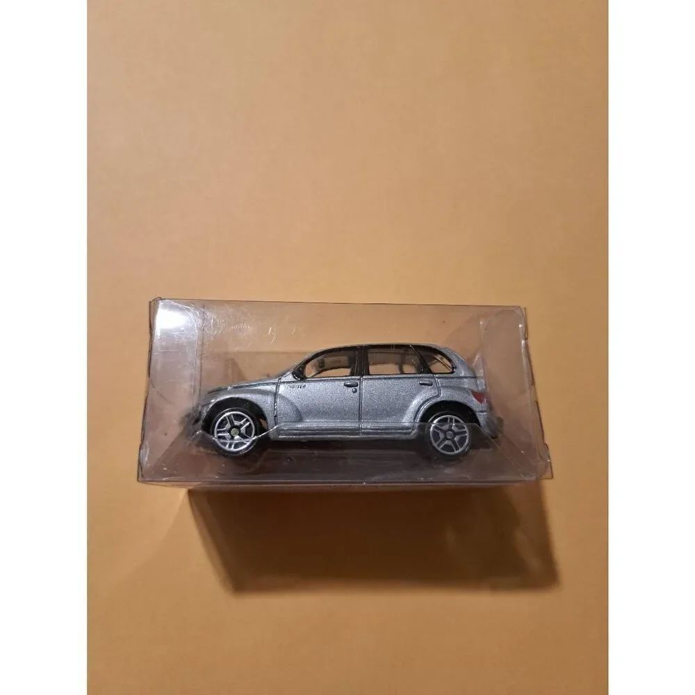 Vintage 2003 Chrysler Licensed 1:64 Scale Silver PT Cruiser Diecast Car